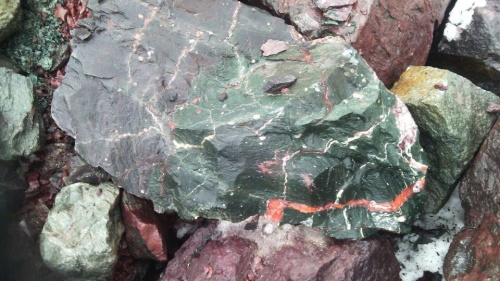 Гигантские зелёные валуны для ландшафтного дизайна весом более 5 тонн купить в Старой Купавне