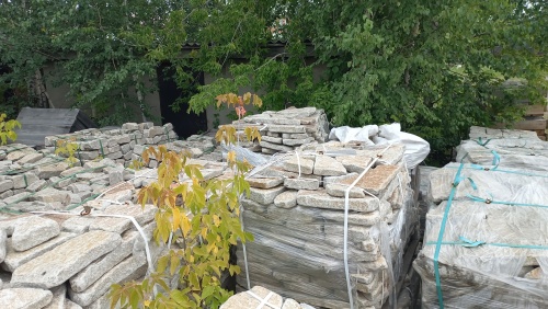 Плитняк галтованный гранитный для ландшафтного дизайна купить в Старой Купавне