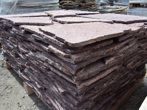 Плитняк лемезит бордовый для облицовки цоколя 20-25 мм  купить в Старой Купавне