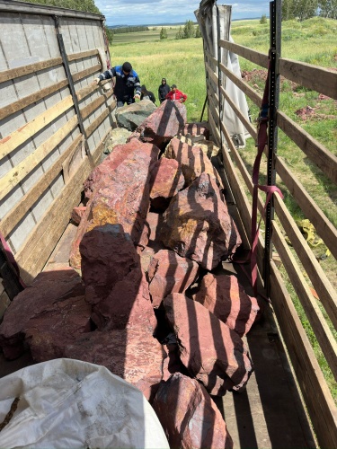 Ландшафтные глыбы красно-фиолетовые 200-1000 килограмм купить в Старой Купавне