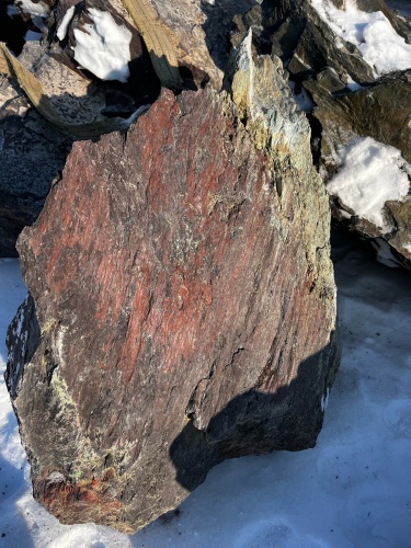 Ландшафтные глыбы красно-фиолетовые 200-1000 килограмм купить в Старой Купавне