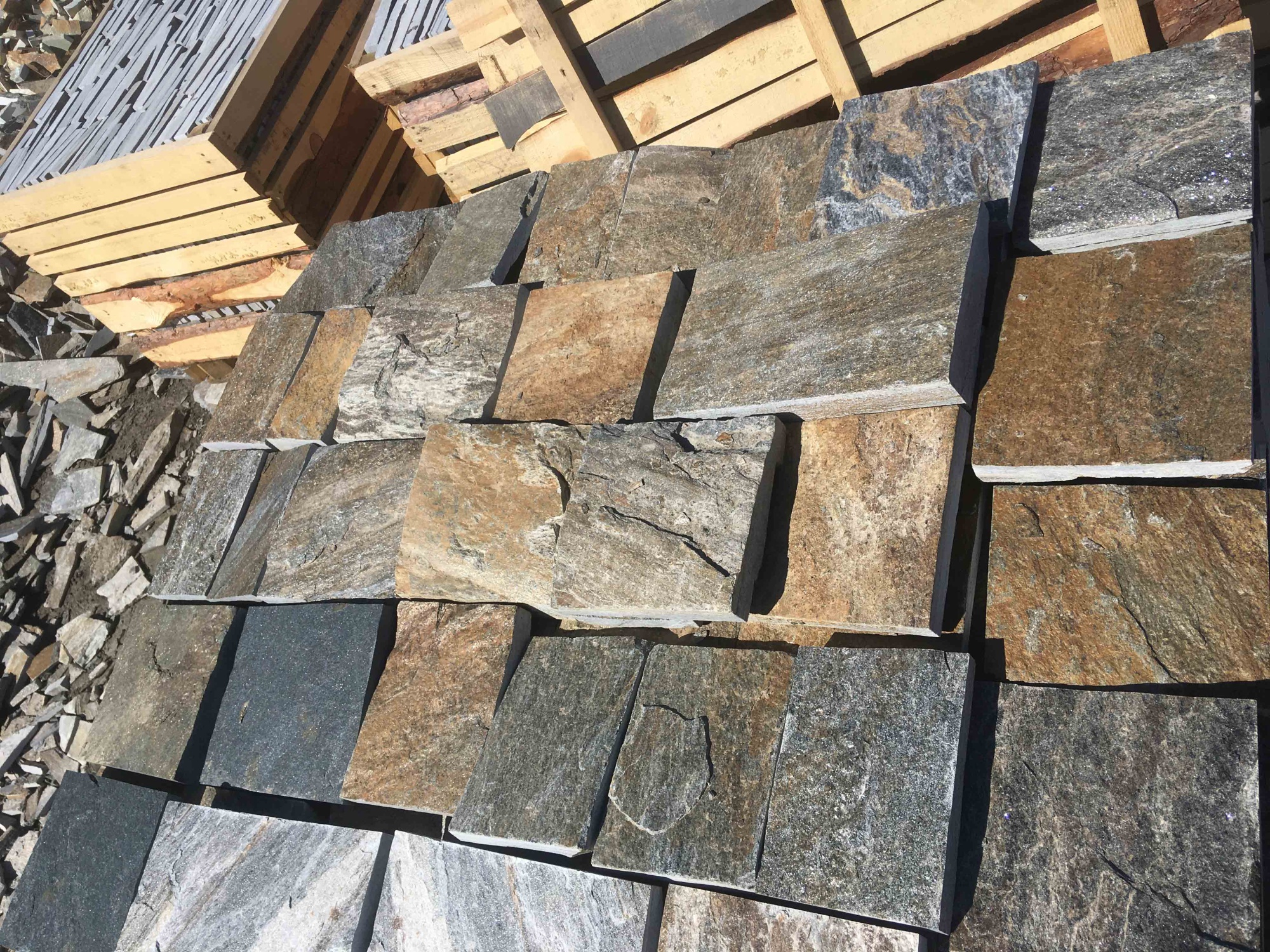 Плитка пилёная златолит Уральский для цоколя, отмостки купить в Старой Купавне