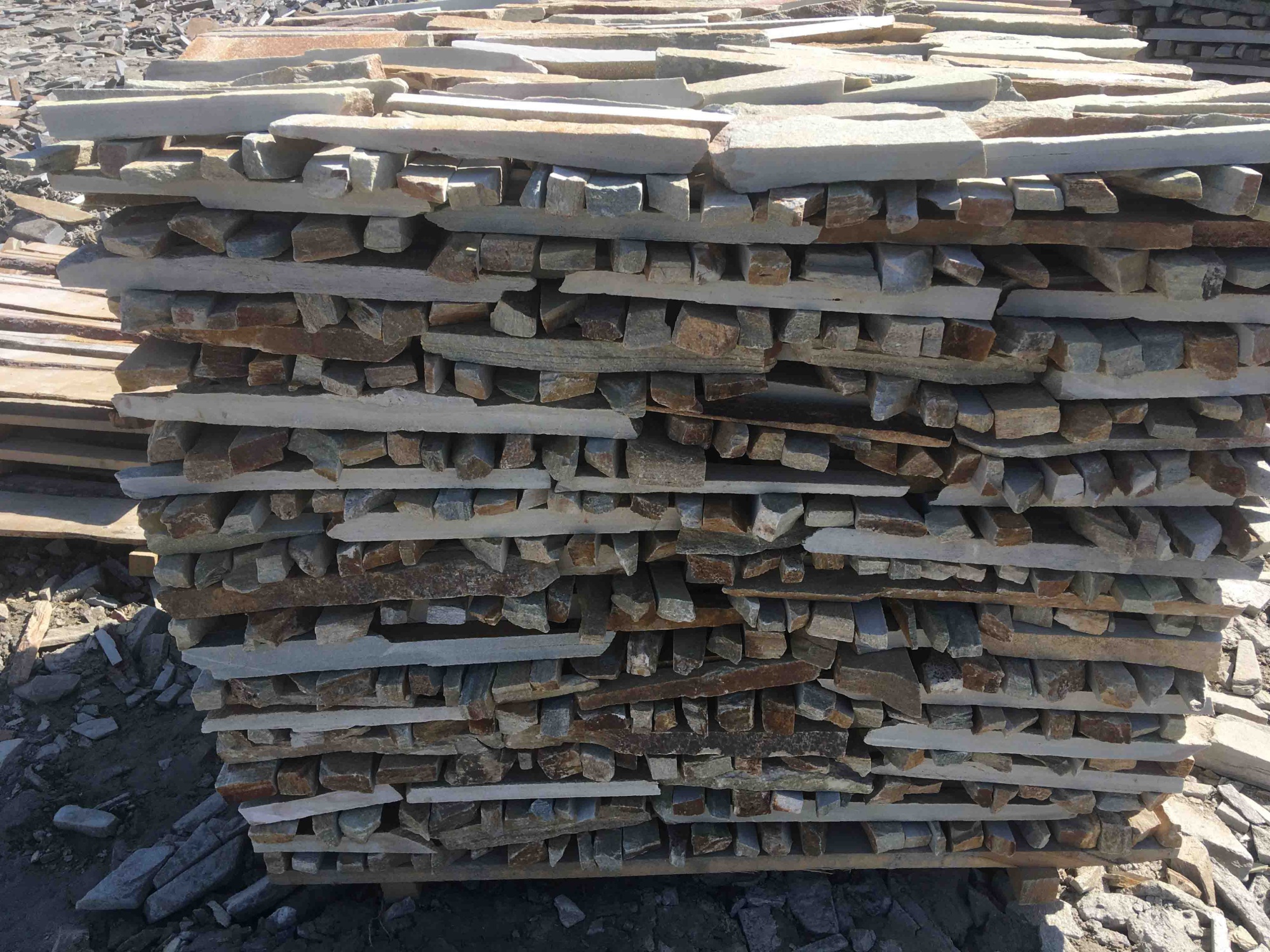 Горбушка златолит золотистый для облицовки купить в Старой Купавне