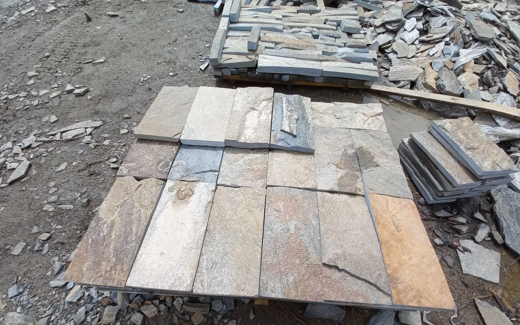 Плитка пилёная златолит Уральский для цоколя, отмостки купить в Старой Купавне