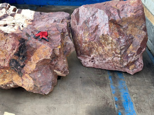 Ландшафтные глыбы красно-фиолетовые 200-1000 килограмм купить в Старой Купавне