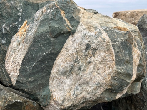 Гигантские зелёные валуны для ландшафтного дизайна весом более 5 тонн купить в Старой Купавне